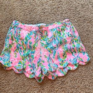 Lillly Pulitzer scalloped short size12
